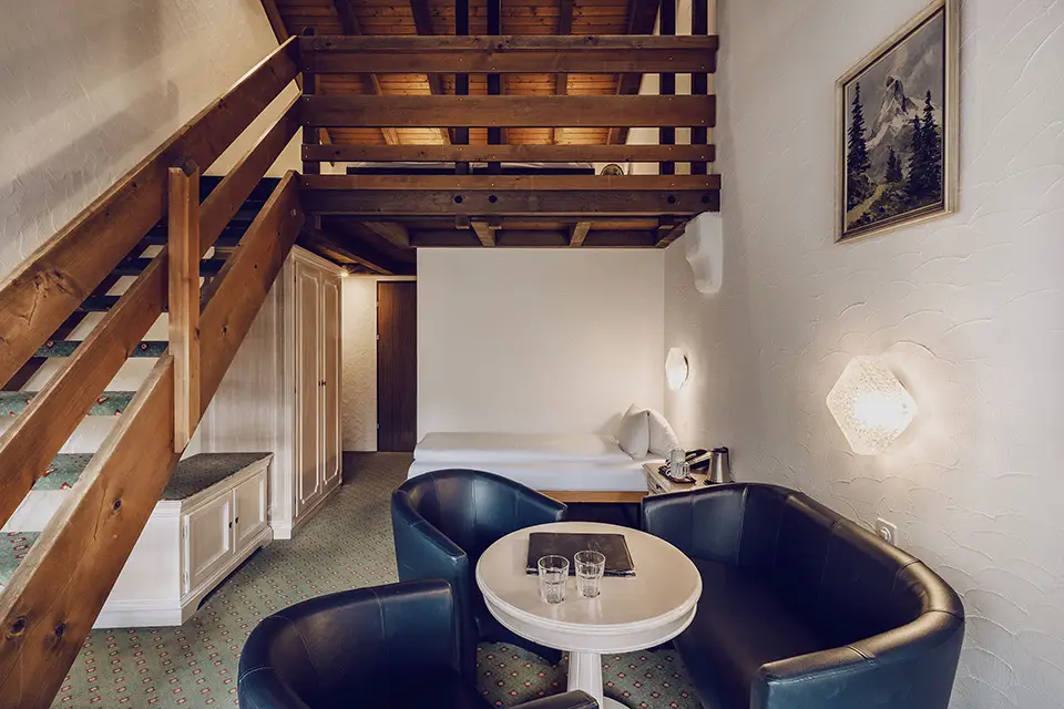 Familienzimmer im Schweizer Chalet Swiss im Maisonette-Stil mit gemütlichem Ambiente, Photo by Matthias Dengler